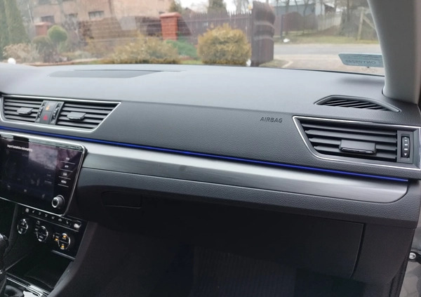 Skoda Superb cena 82500 przebieg: 154745, rok produkcji 2018 z Częstochowa małe 301